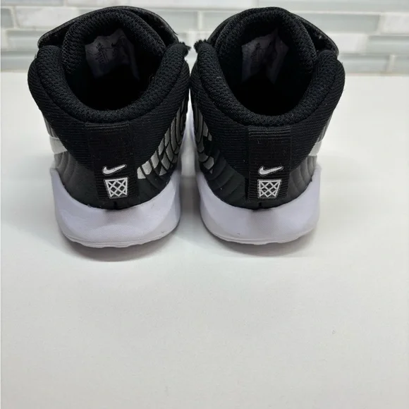Nike Kids Black and Silver Sneakers size 6 - Picture 4 of 6